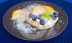 Sandwiches with cream cheese and fruits