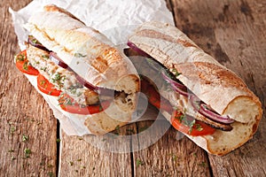 Sandwiches with fried mackerel, tomatoes and onions close-up. ho