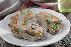 Sandwiches with liver pate