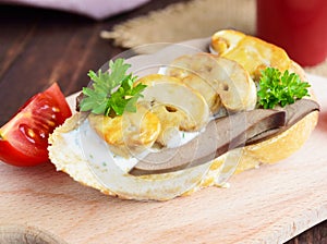 Sandwiches with mushrooms, turkey liver and tartar sauce on crispy baguette.