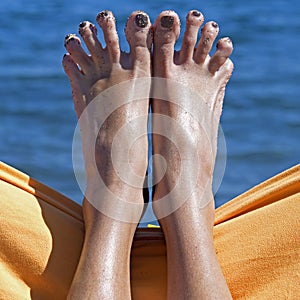 Sandy crazy woman toes on the beach