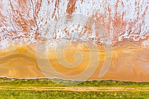 Sandy and watery texture. Potassium salt excavation process