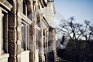 Sankt-Petersburg palace park sky trees sunlight windows wall stones building exterior old house