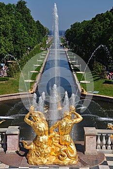 Sankt Petersburg sightseeing: Peterhof palace photo