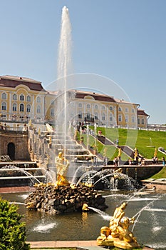 Sankt Petersburg sightseeing: Peterhof palace photo