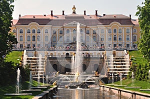 Sankt Petersburg sightseeing: Peterhof palace photo