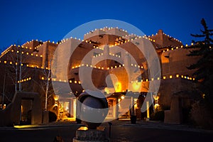 Santa Fe& x27;s Christmastime Lanterns - Faralitos and Luminarias photo