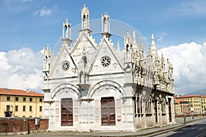 Santa Maria della Spina Church in Pisa photo