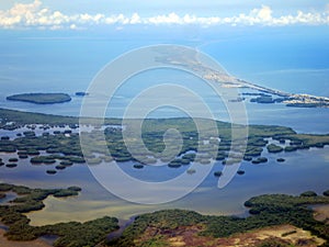 Santa Marta kust (Colombia) vanuit het de lucht; Santa Marta coast, Colombia, from the air photo