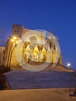 Santa María de Manresa, La seu church in Manresa at night