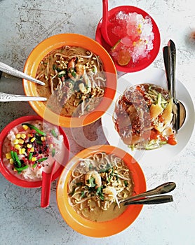 Sarawak laksa + belacan bee hoon + air batu campur/ice kacang