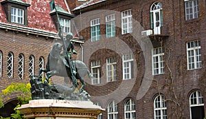 Sarkanyolo Szent Gyorgy Statue