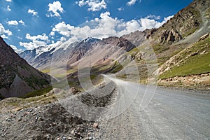 Sary-Moinok pass. Kirgizstan photo