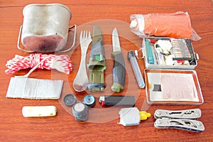 Sas army bushcraft survival kit unpacked