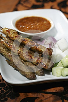 Satay with peanut gravy and slivers of onions and cucumbers