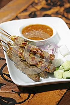 Satay with peanut gravy and slivers of onions and cucumbers