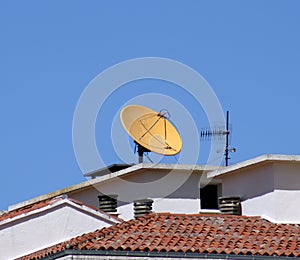 Satelite antenna television.