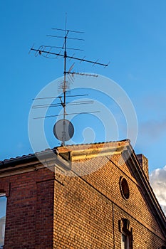 Satellite dish contra old antenna