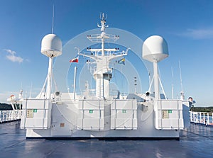 Sattelite communication antenna and navigation system of ship