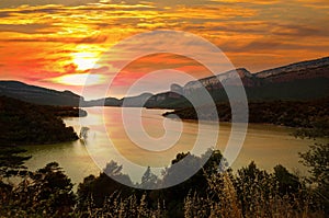 Sau reservoir in sunset photo