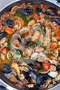 Sauce with molluscs and sea crustaceans for spaghetti or pasta