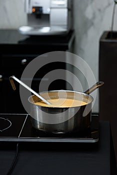 sauce preparation process of Suquet de Peix soup with potatoes