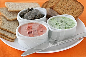 Sauces with toasts