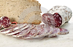 Saucisson and bread
