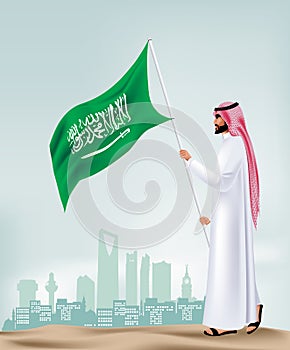 Saudí hombre posesión bandera en la ciudad 