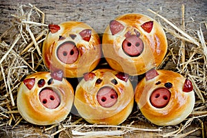 Sausage stuffed piglet buns