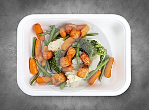 SautÃ©ed vegetables. Healthy diet. Takeaway food. Ecological packaging. Top view, on a gray background