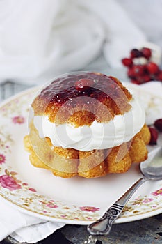 Savarin cake