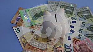 savings in economy and finance with European money