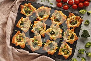 Savory puff pastry muffins with broccoli and mozzarella