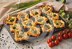 Savory puff pastry muffins with broccoli and mozzarella