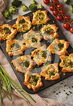 Savory puff pastry muffins with broccoli and mozzarella