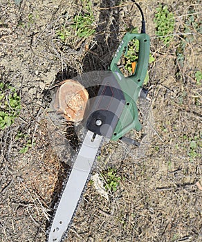 sawn electric sawing tree