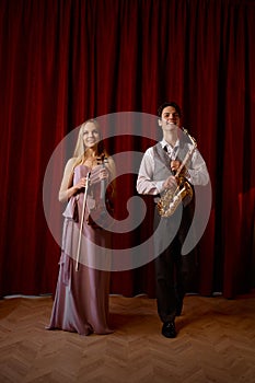 Sax man and woman fiddler duet