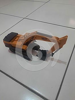 Scafolding toy at floor photo