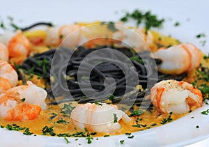 Scampi with pasta and curry