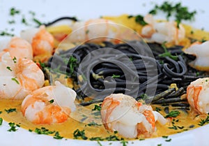 Scampi with pasta and curry