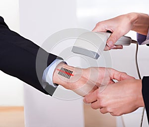 Scanning barcode on the hand