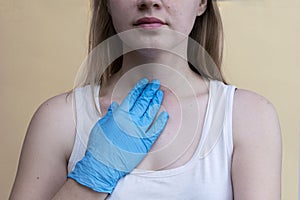 scar after surgery on woman neck