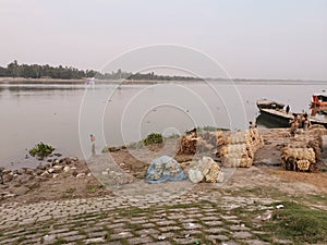 SCENE OF LIFTING GOLDEN JUTE IN A BOAT