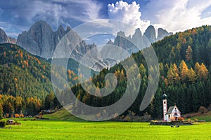 Scenery of Dolomites with the St. Johns in Ranui Chapel & x28;La Chiesetta di San Giovanni in Ranui& x29;, Santa Maddalena. Italy