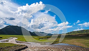 Scenery of Ruoergai grassland in early autumn