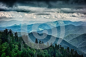 Escenas a lo largo de acera en El gran ahumado montanas 