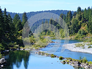 SCENIC BLUE TWISTING OREGON RIVER