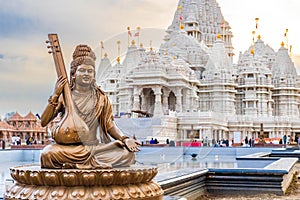 Scenic hindu statue with Akshardham Mahamandir temple in the back at BAPS Swaminarayan Akshardham photo
