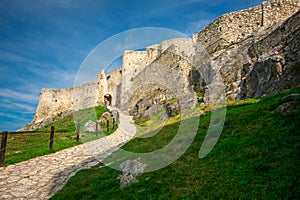Zrúcanina hradu na Slovensku